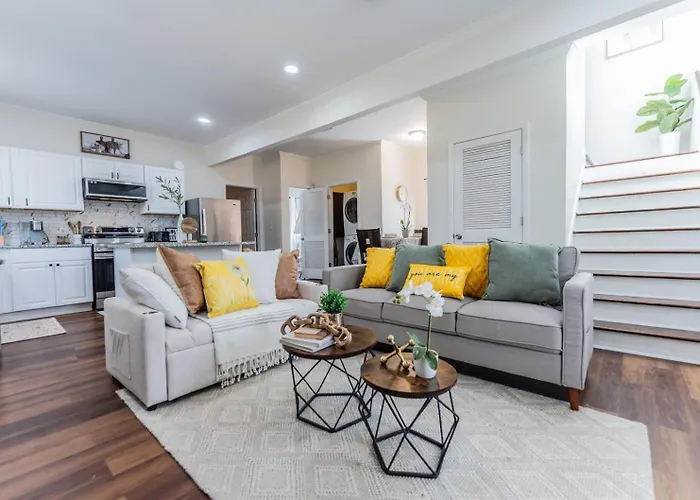 Family Friendly 5 Bedroom Home - 2 Miles To Atlanta Zoo, Aquarium