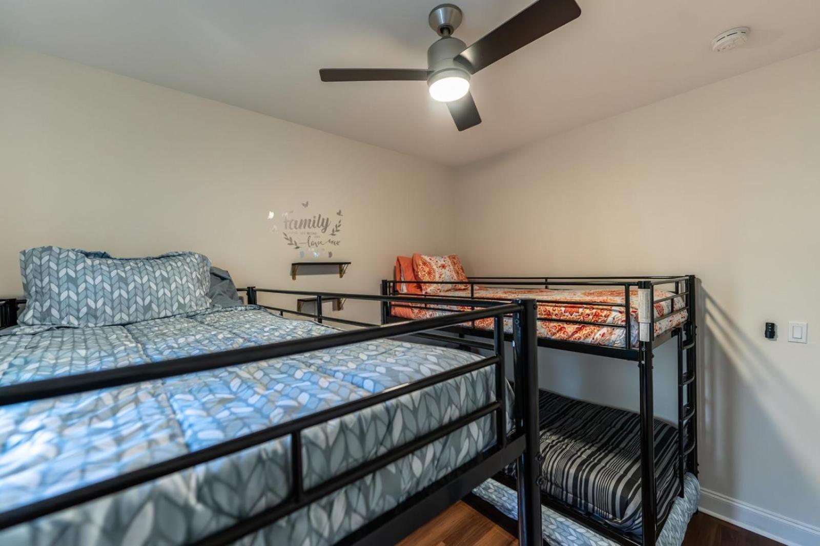 Family Friendly 5 Bedroom - 2 Miles To Zoo, Aquarium Atlanta